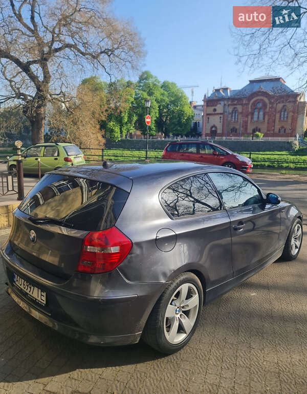 Хетчбек BMW 1 Series 2007 в Ужгороді