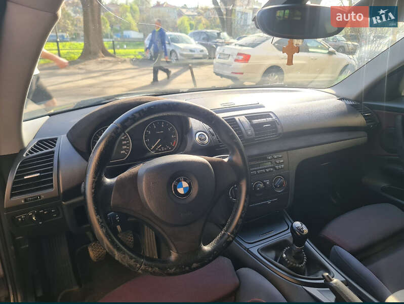 Хетчбек BMW 1 Series 2007 в Ужгороді