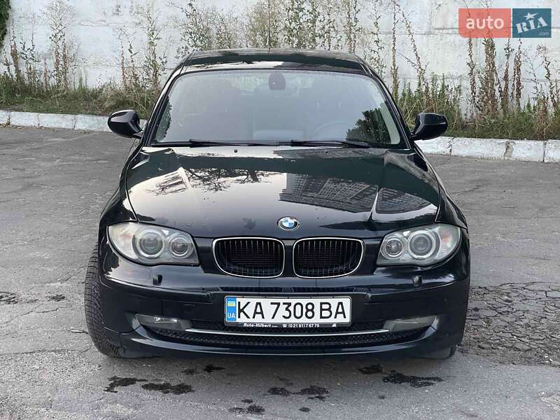 Хэтчбек BMW 1 Series 2010 в 