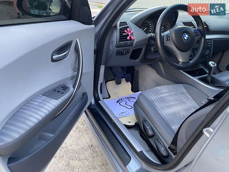 Хэтчбек BMW 1 Series 2005 в Ивано-Франковске