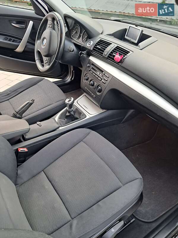 Хэтчбек BMW 1 Series 2010 в Ивано-Франковске