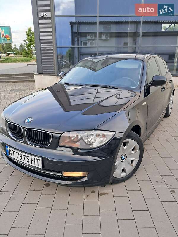 Хэтчбек BMW 1 Series 2010 в Ивано-Франковске