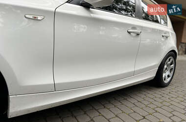 Хетчбек BMW 1 Series 2009 в 