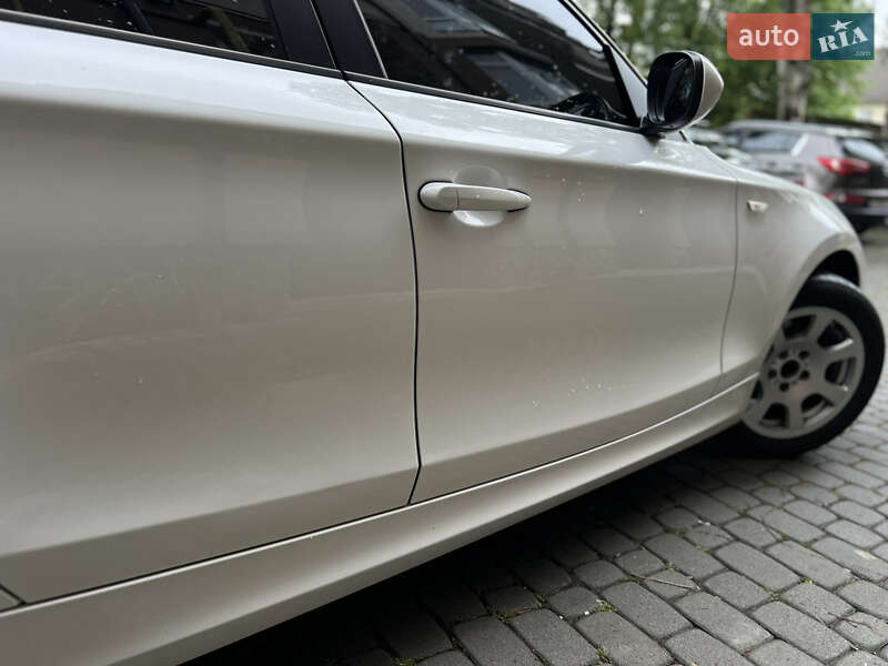 Хетчбек BMW 1 Series 2009 в Надвірній