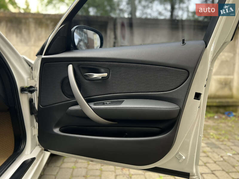 Хетчбек BMW 1 Series 2009 в Надвірній
