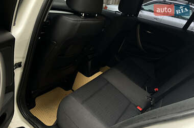 Хетчбек BMW 1 Series 2009 в 