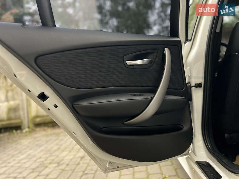 Хетчбек BMW 1 Series 2009 в Надвірній