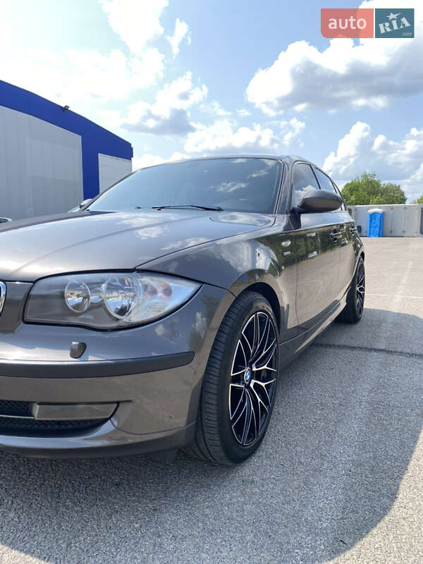 Хетчбек BMW 1 Series 2008 в Дніпрі