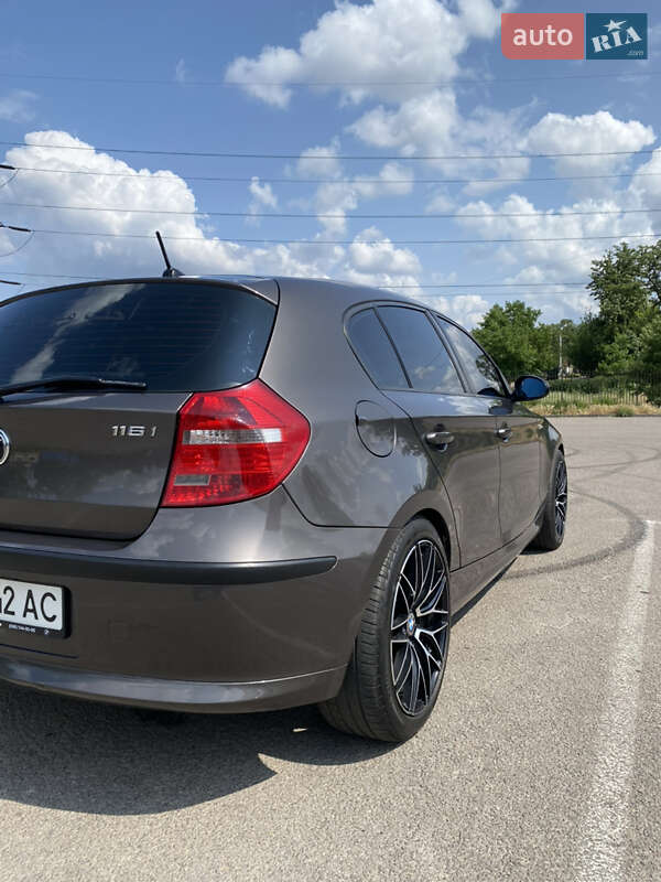 Хетчбек BMW 1 Series 2008 в Дніпрі