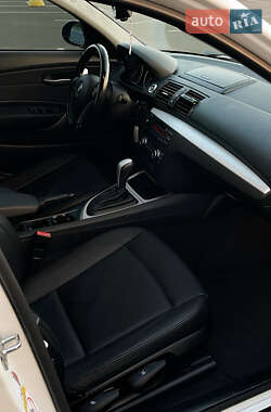 Хетчбек BMW 1 Series 2009 в 