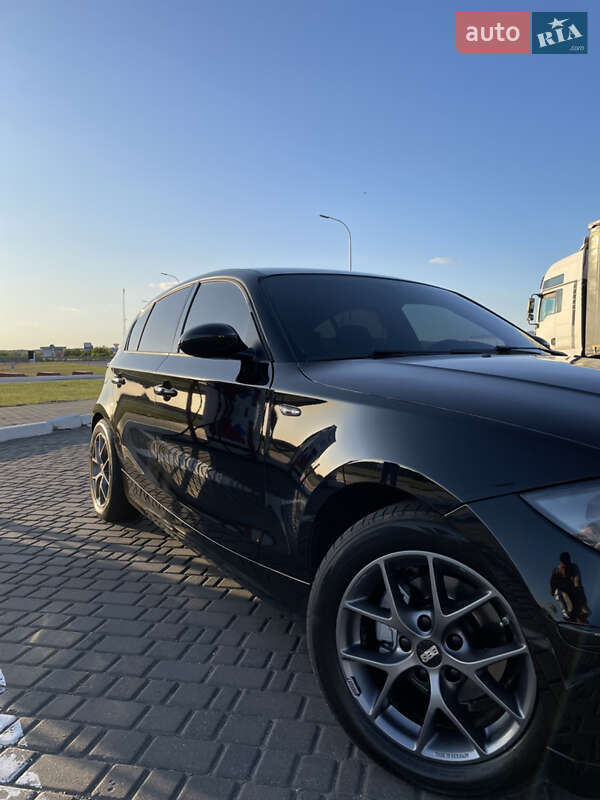 Хэтчбек BMW 1 Series 2007 в Червонознаменке