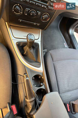 Хэтчбек BMW 1 Series 2007 в 