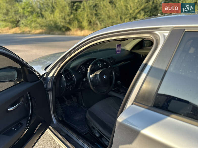 Хетчбек BMW 1 Series 2006 в Дніпрі