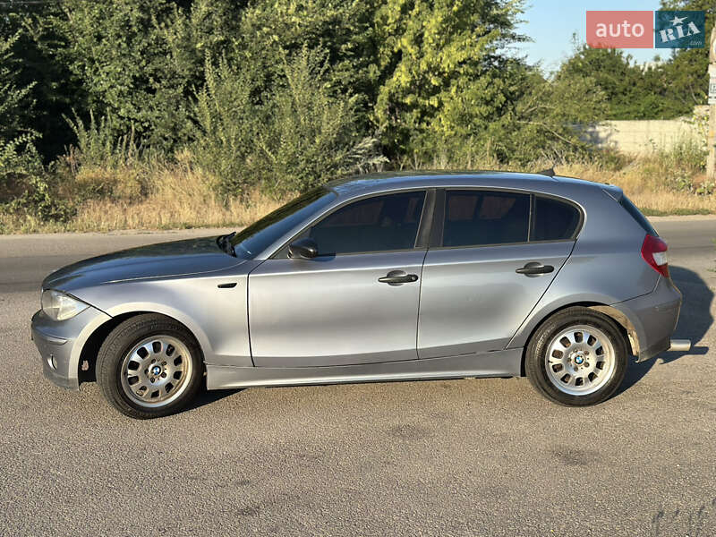 Хетчбек BMW 1 Series 2006 в Дніпрі