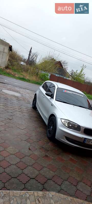 Хэтчбек BMW 1 Series 2007 в Николаеве