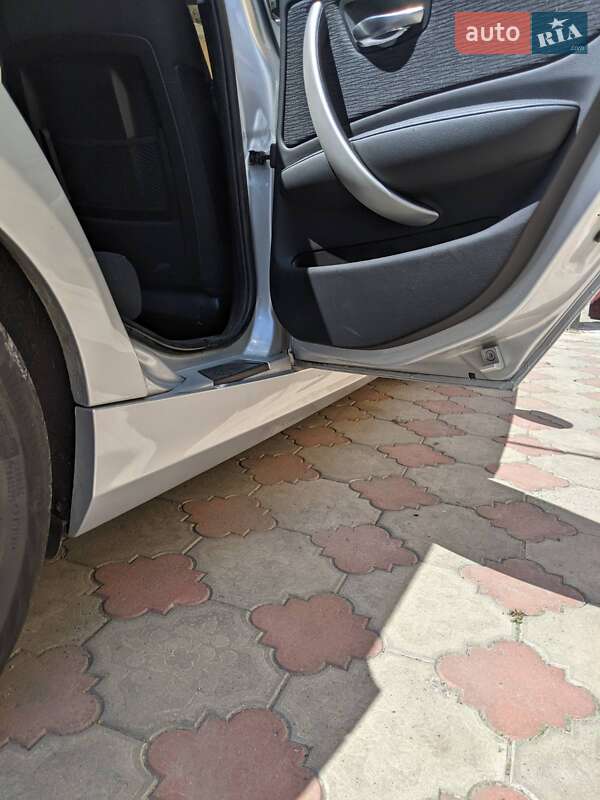 Хетчбек BMW 1 Series 2011 в Полонному