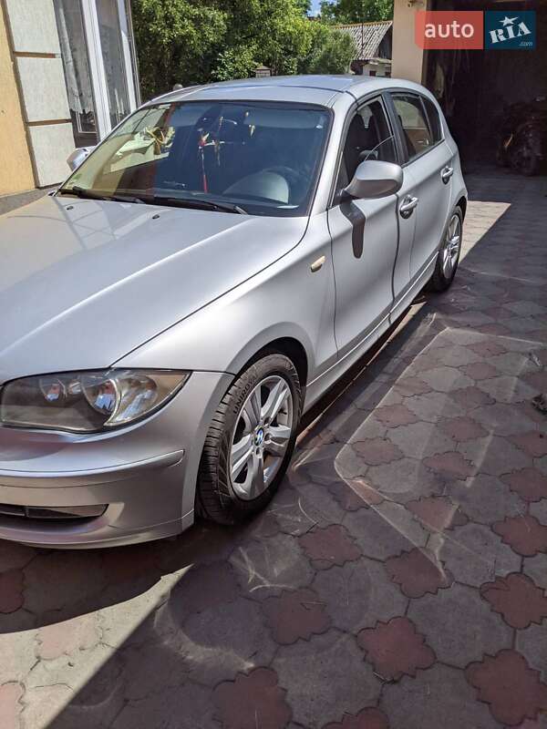 Хетчбек BMW 1 Series 2011 в Полонному