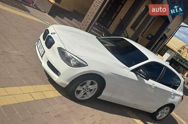 Хэтчбек BMW 1 Series 2012 в 