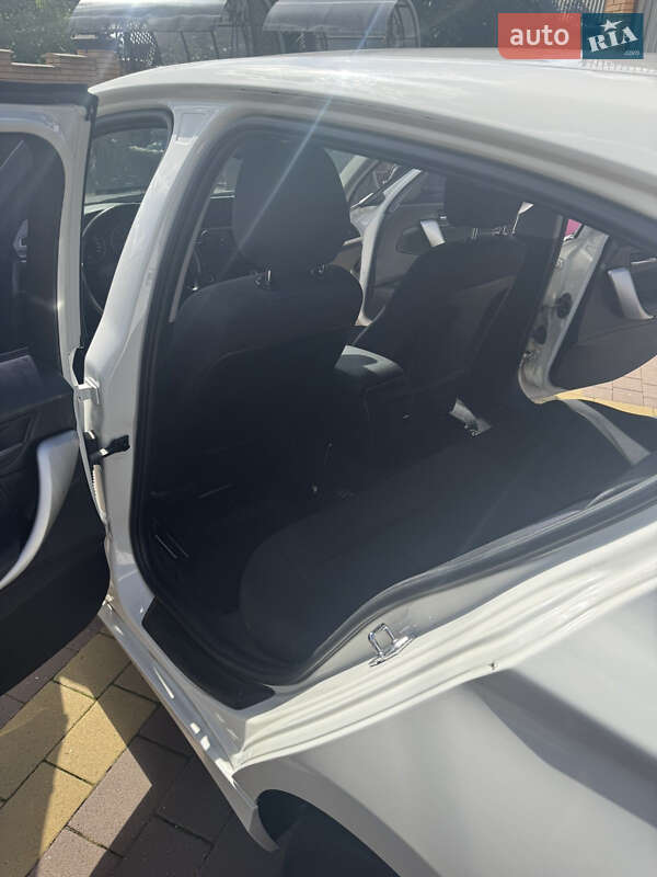 Хэтчбек BMW 1 Series 2012 в Перегинском