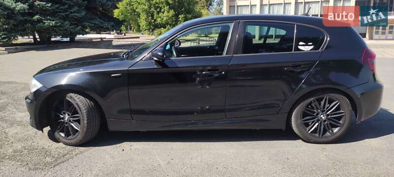 Хэтчбек BMW 1 Series 2009 в Каменском