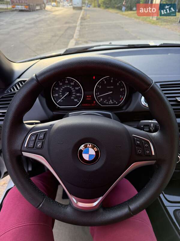 Кабриолет BMW 1 Series 2013 в Киеве фото 44 Кабриолет BMW 1 Series 2013 в Киеве