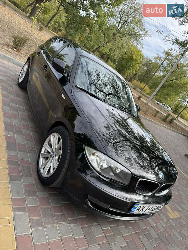 Хэтчбек BMW 1 Series 2010 в Кропивницком фото 4 Хэтчбек BMW 1 Series 2010 в Кропивницком