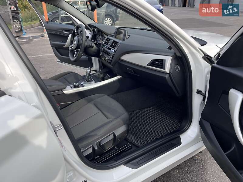 Хетчбек BMW 1 Series 2017 в Харкові фото 24 Хетчбек BMW 1 Series 2017 в Харкові