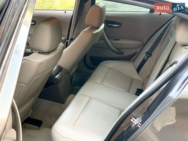 Хетчбек BMW 1 Series 2005 в Одесі фото 12 Хетчбек BMW 1 Series 2005 в Одесі