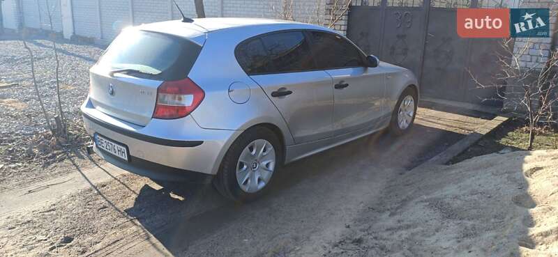 Хэтчбек BMW 1 Series 2005 в Вознесенске