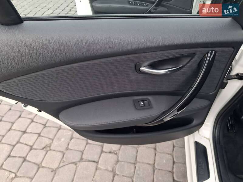 Хэтчбек BMW 1 Series 2010 в Ровно