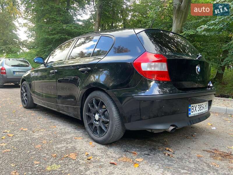 Хэтчбек BMW 1 Series 2005 в Винниках