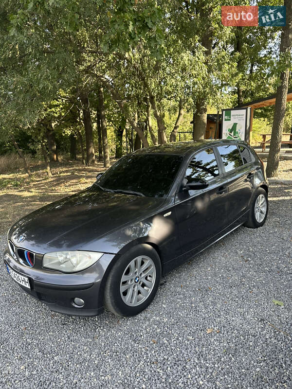 Хэтчбек BMW 1 Series 2005 в Вознесенске