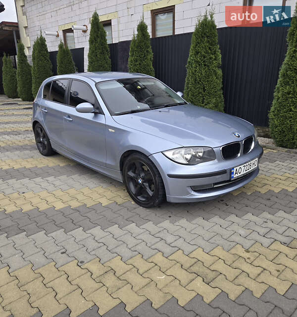 Хэтчбек BMW 1 Series 2009 в Мукачево