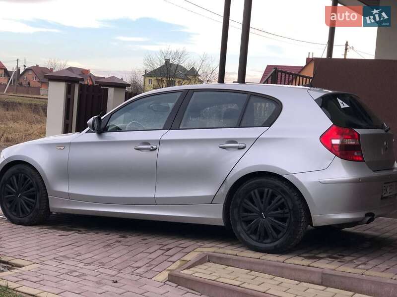 Хэтчбек BMW 1 Series 2010 в Луцке