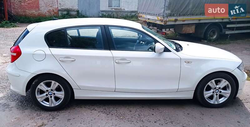 Хэтчбек BMW 1 Series 2009 в Лубнах