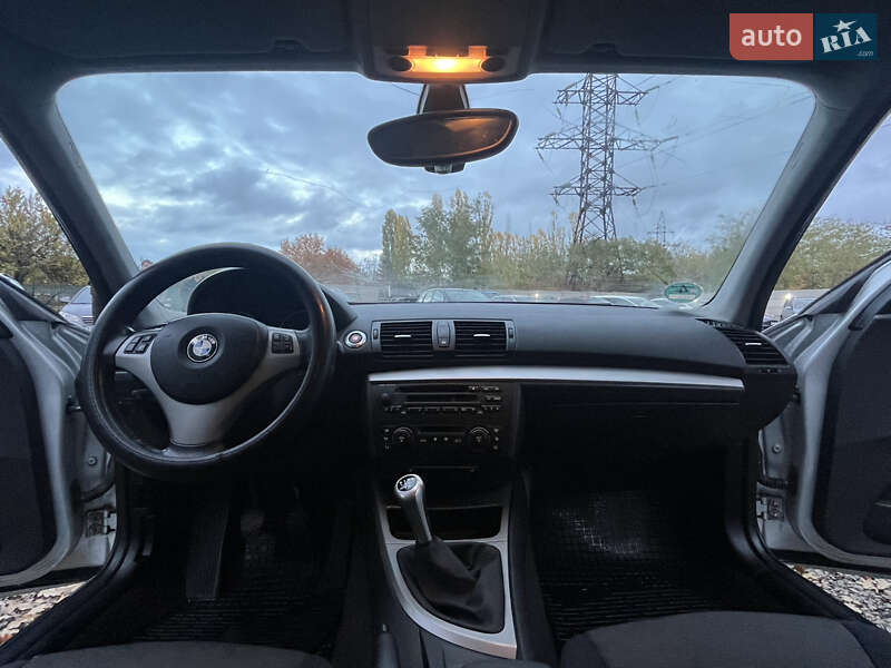 Хэтчбек BMW 1 Series 2005 в Харькове