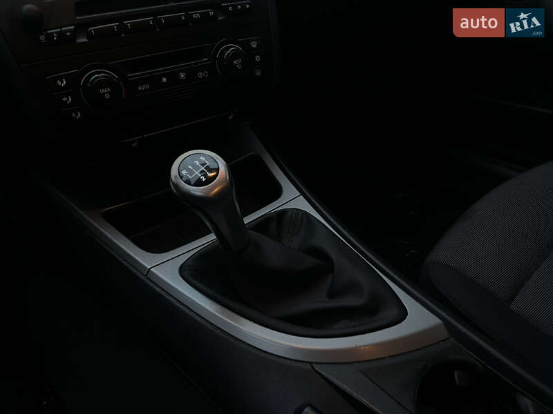 Хэтчбек BMW 1 Series 2005 в Харькове