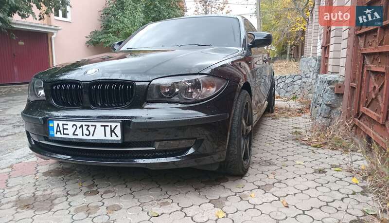 Хэтчбек BMW 1 Series 2010 в Днепре