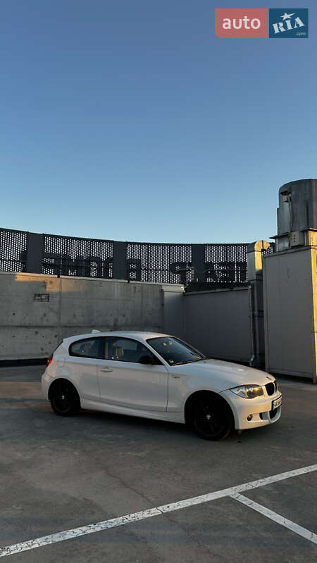 Хэтчбек BMW 1 Series 2008 в Киеве