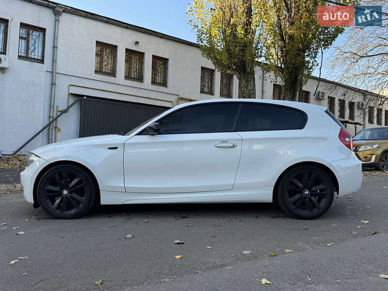 Хэтчбек BMW 1 Series 2008 в Киеве