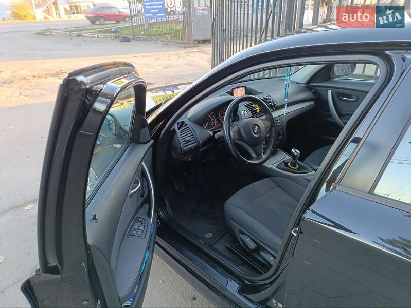 Хэтчбек BMW 1 Series 2011 в Дружбе