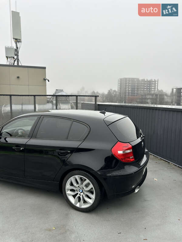 Хетчбек BMW 1 Series 2010 в Києві фото 5 Хетчбек BMW 1 Series 2010 в Києві