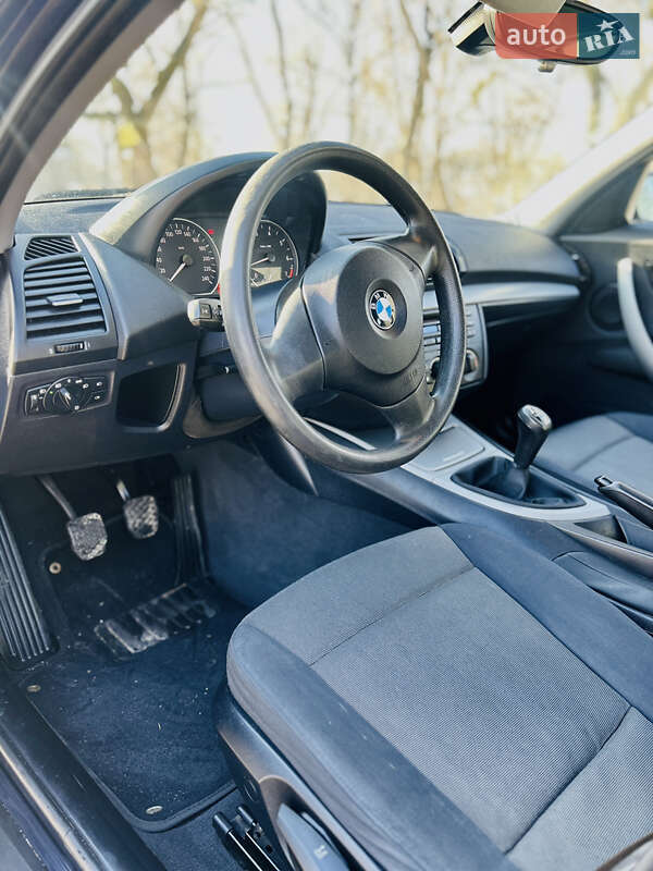 Хэтчбек BMW 1 Series 2006 в Стрые