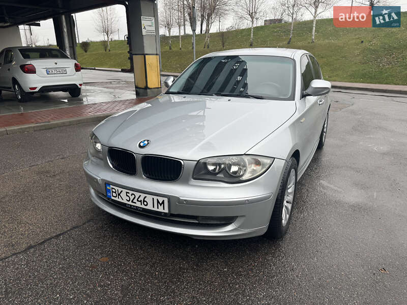 Хэтчбек BMW 1 Series 2010 в Киеве