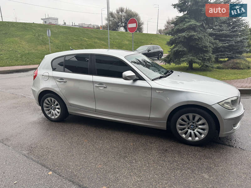 Хэтчбек BMW 1 Series 2010 в Киеве