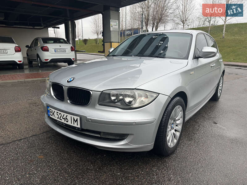 Хэтчбек BMW 1 Series 2010 в Киеве