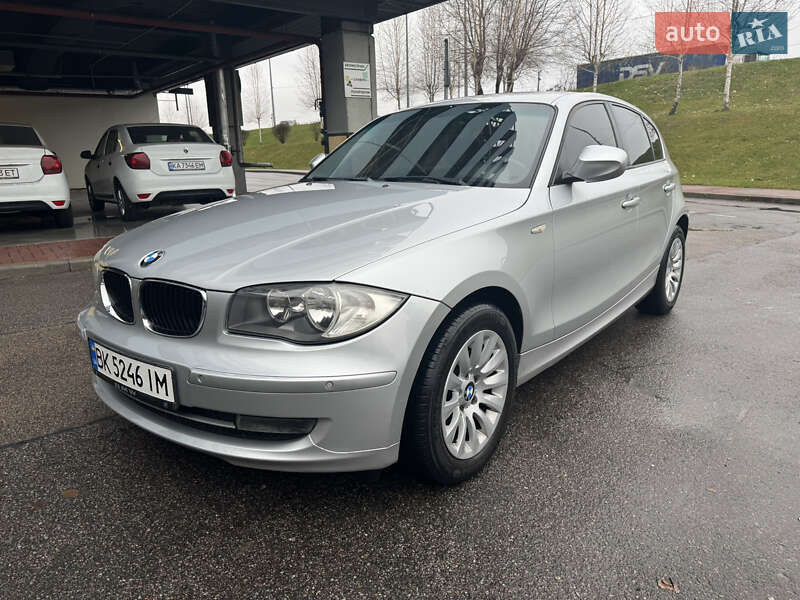 Хэтчбек BMW 1 Series 2010 в Киеве