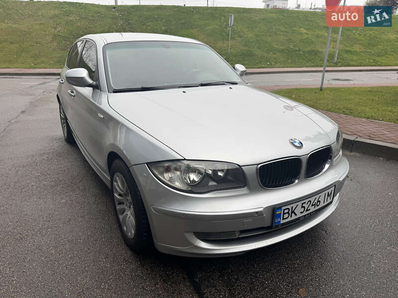 Хэтчбек BMW 1 Series 2010 в Киеве