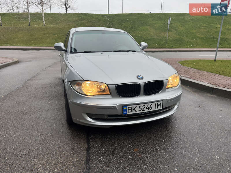 Хэтчбек BMW 1 Series 2010 в Киеве