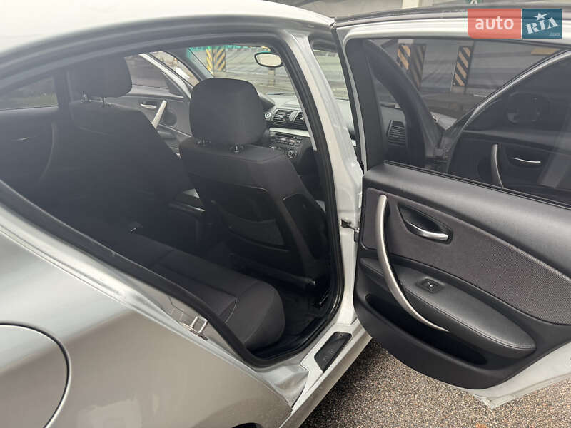 Хэтчбек BMW 1 Series 2010 в Киеве